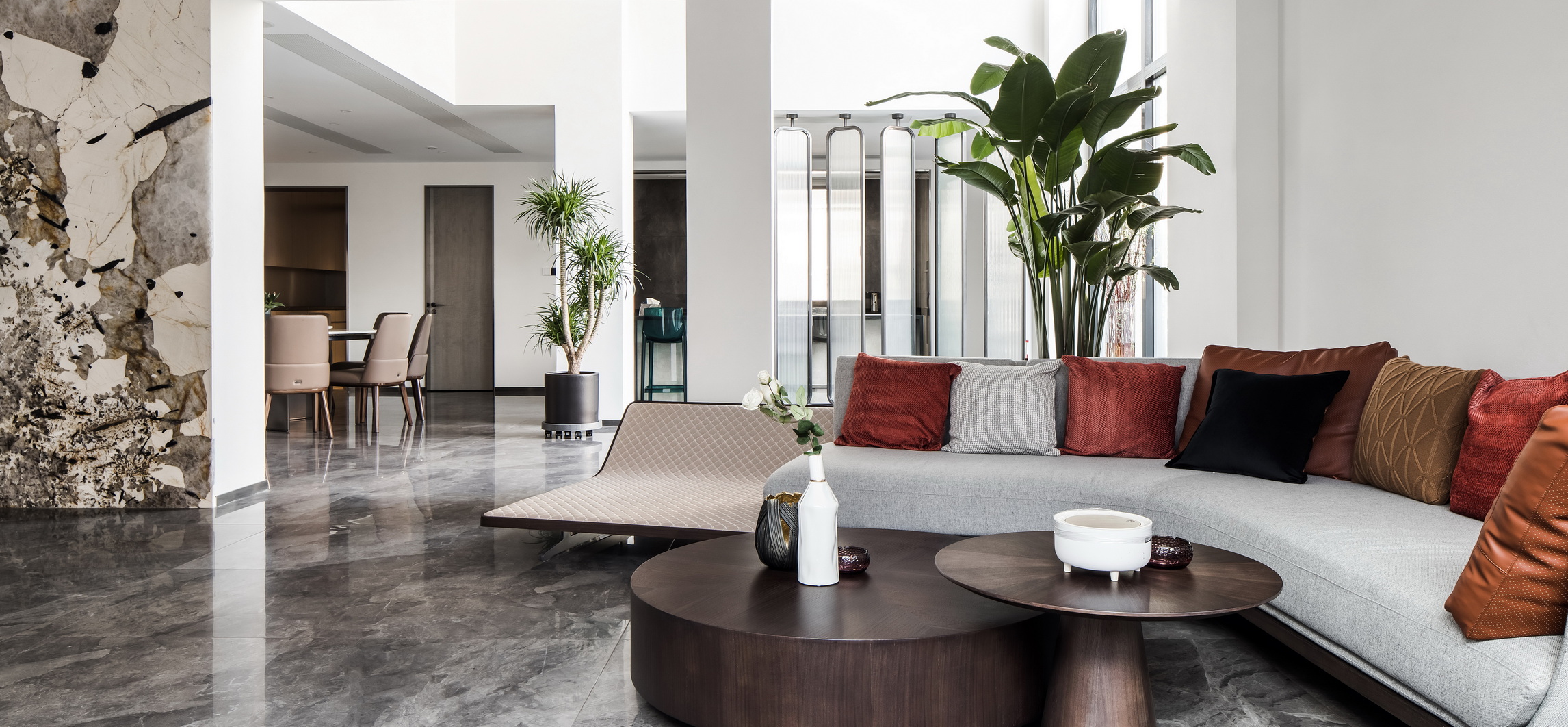 引一方天地，抒寫輕奢進(jìn)行時(shí) | 850㎡現(xiàn)代輕奢